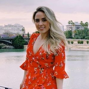 Meet your Posher, Cortney